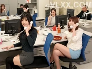 Rủ bạn trai lên live sex vừa địt nhau vừa kiếm tiền